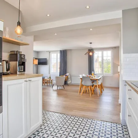 En Centre-ville De Franceville Avec Cuisine Equipee - Fr-1-788-19 Мервиль-Франсвиль