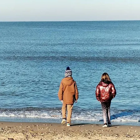 Appartement En Centre-ville De Franceville Avec Cuisine équipée - Fr-1-788-19 *