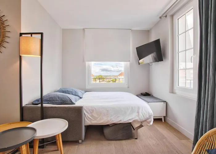 En Centre-ville De Franceville Avec Cuisine équipée - Fr-1-788-19 Appartement Merville-Franceville-Plage