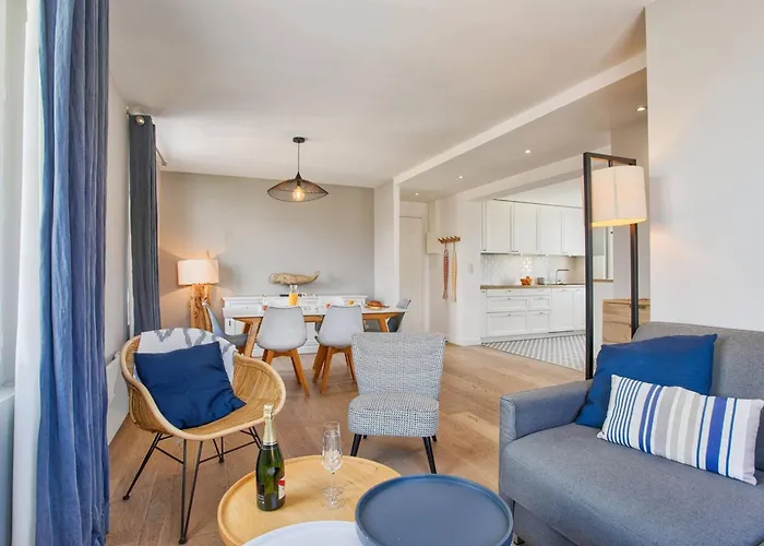 En Centre-ville De Franceville Avec Cuisine équipée - Fr-1-788-19