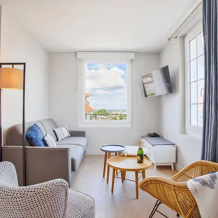 En Centre-ville De Franceville Avec Cuisine Equipee - Fr-1-788-19 Apartment *