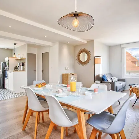 Apartment En Centre-ville De Franceville Avec Cuisine Equipee - Fr-1-788-19